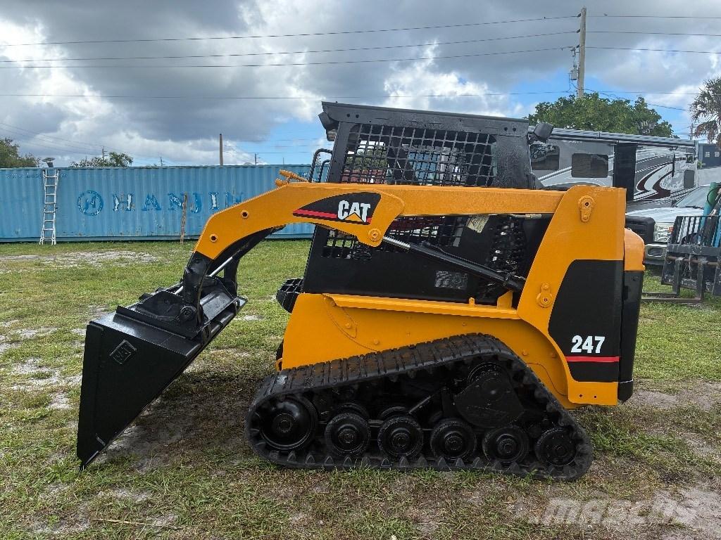 CAT 247 スキッドステアローダー