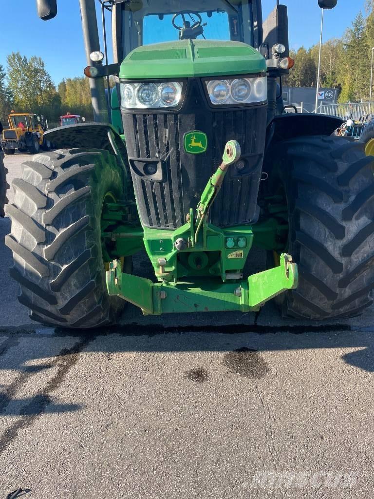 John Deere 7200 R トラクター