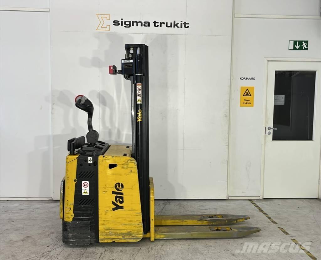 Yale MS 12 X 自走式スタッカー