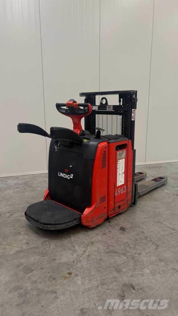 Linde D12AP 自走式スタッカー