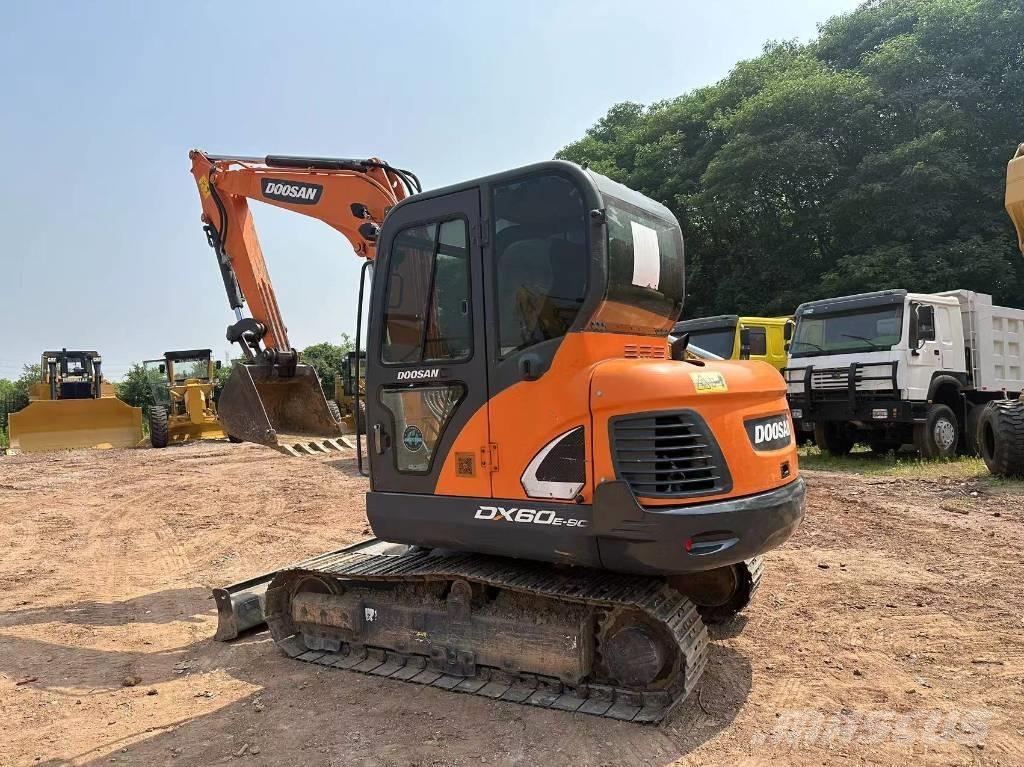 Doosan DX 60 大型油圧ショベル12t以上（パワーショベル・ユンボ）