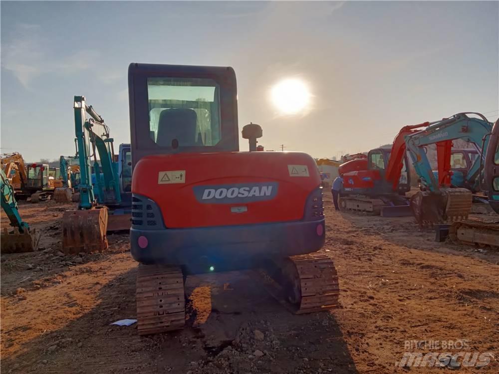 Doosan DH 60-7 ミニ油圧ショベル 7t以下（ミニユンボ・ミニディガー）
