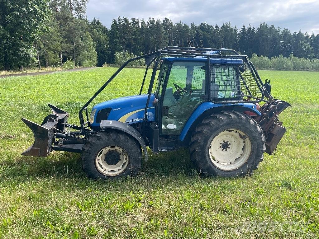 New Holland T5050 林業トラクター