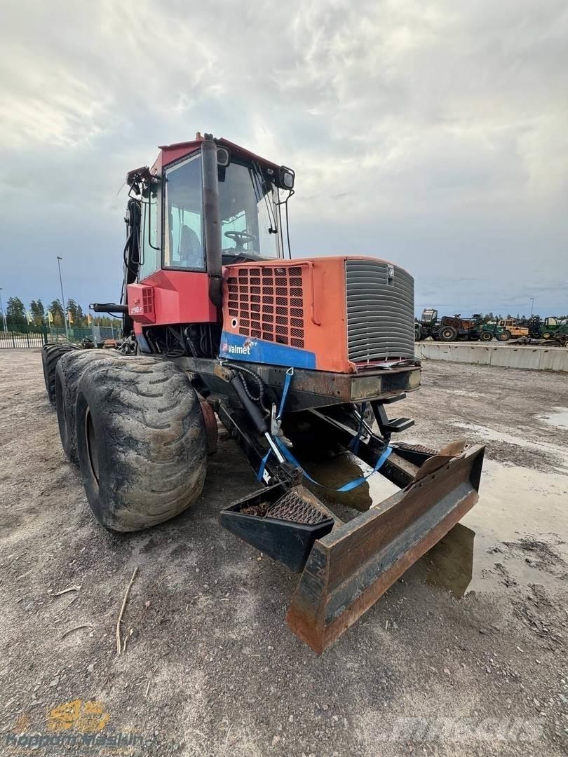 Valmet 890.2 フォワーダー