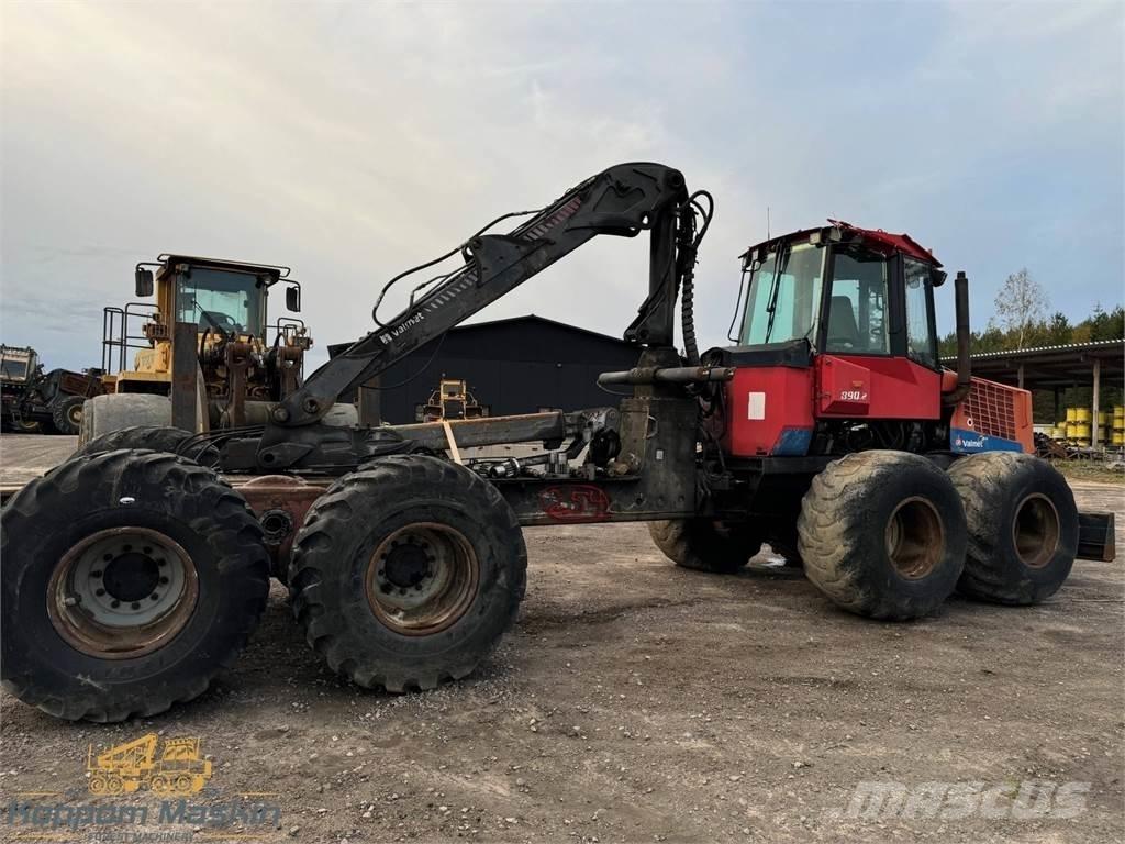 Valmet 890.2 フォワーダー