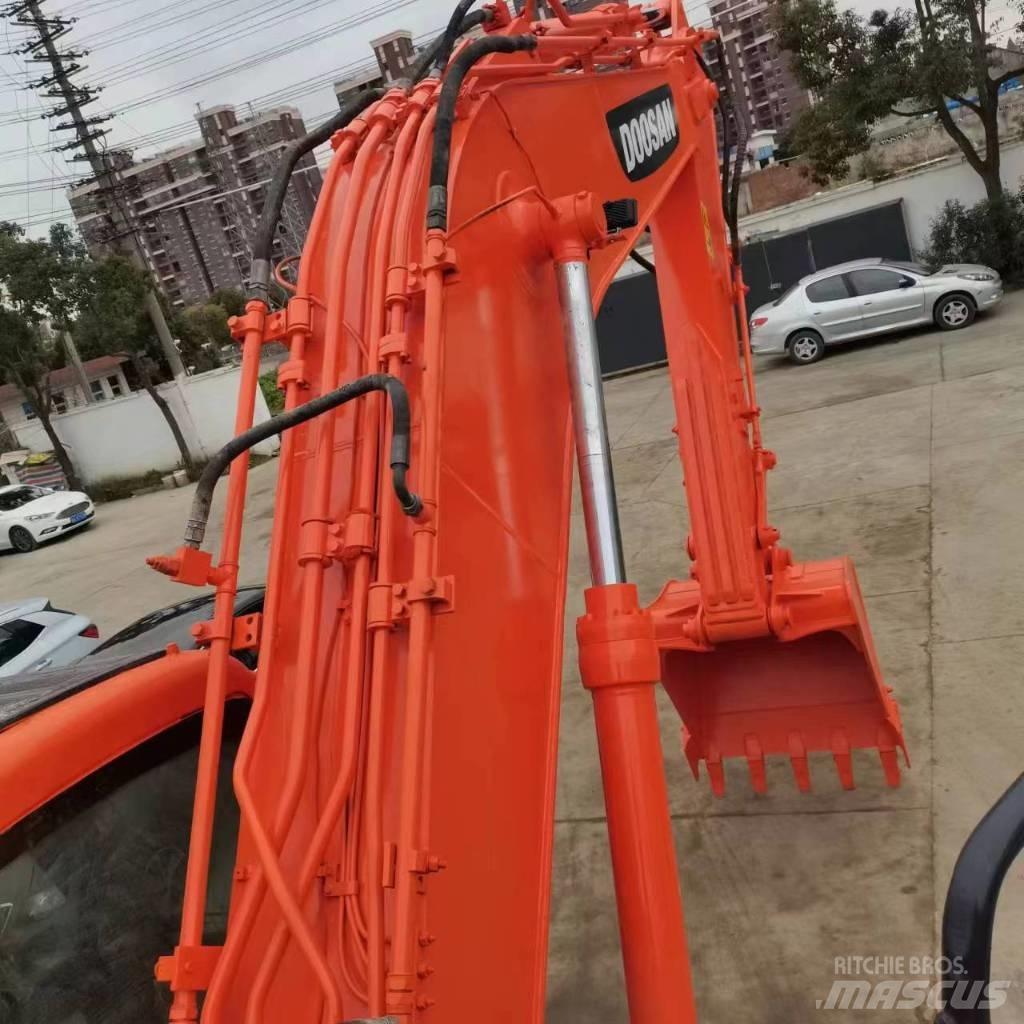 Doosan DX 225 LC 大型油圧ショベル12t以上（パワーショベル・ユンボ）