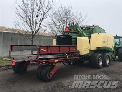 Krone Big pack 4x4 スクエアベーラー