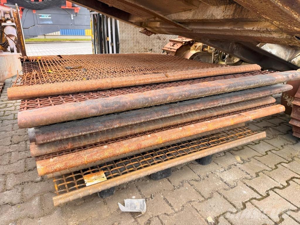 Sandvik QA331 NVT 自走式スクリーン