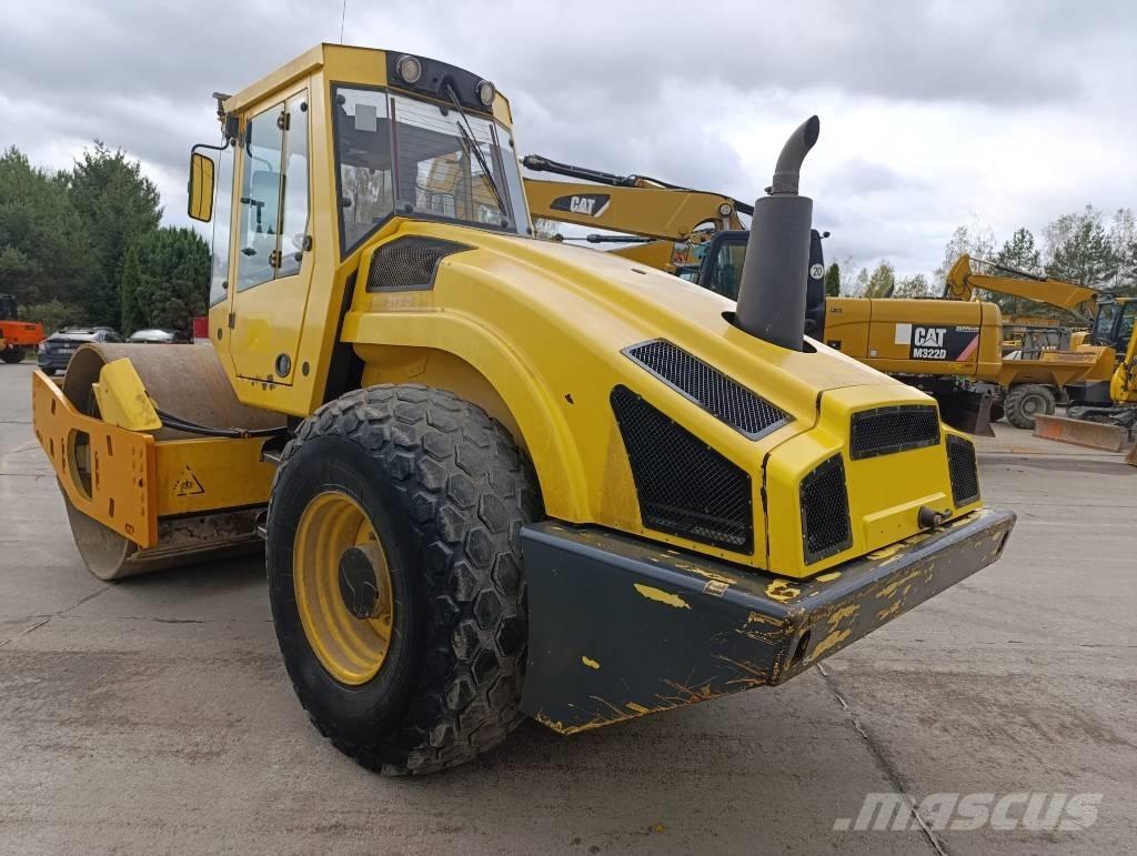 Bomag BW 213 D-4 振動ローラ