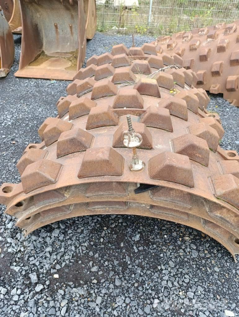 Bomag BW 213 D-4 振動ローラ