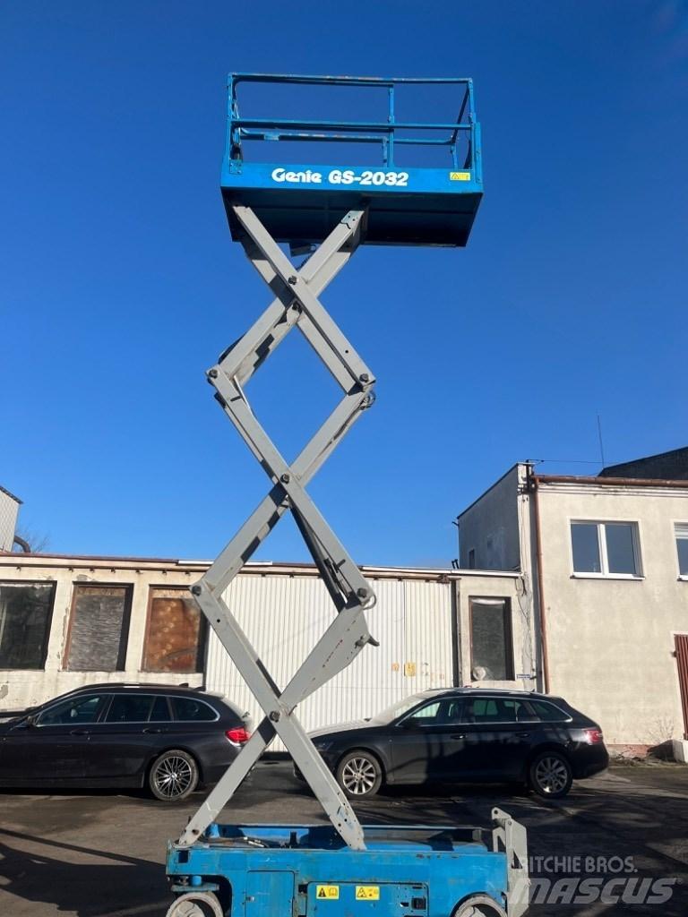 Genie 2032 シザースリフト