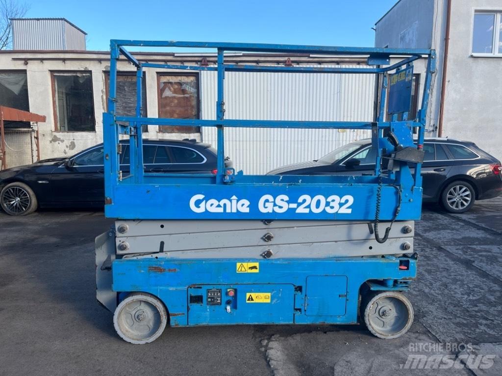 Genie 2032 シザースリフト
