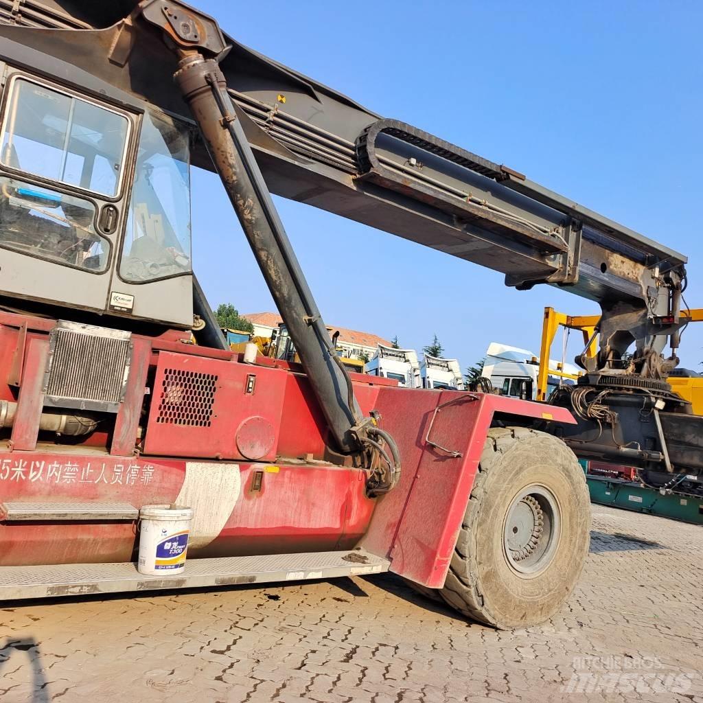 Kalmar DRD450 リーチスタッカー