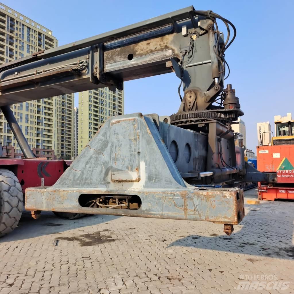 Kalmar DRD450 リーチスタッカー