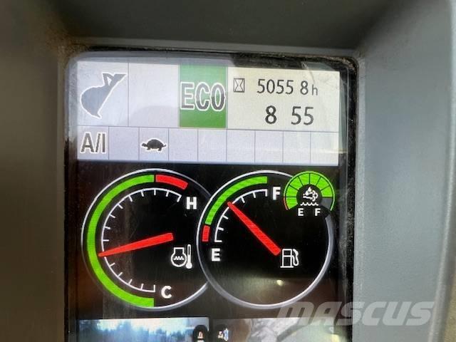 Hitachi ZX 135 US-6 大型油圧ショベル12t以上（パワーショベル・ユンボ）