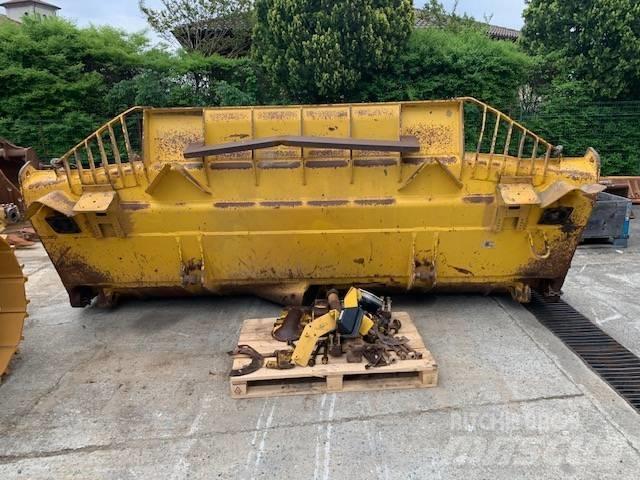 Komatsu D 155 AXI-8 ブルドーザー
