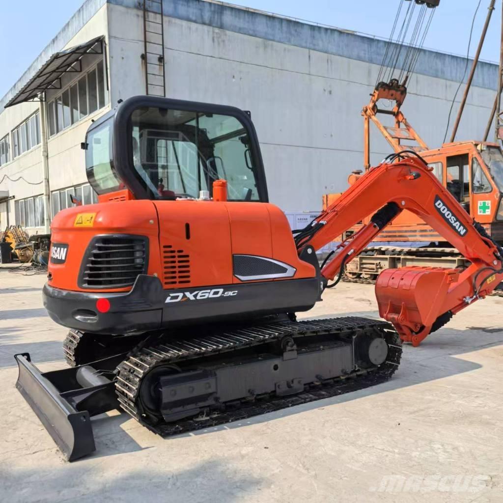 Doosan DX 60-9 C 大型油圧ショベル12t以上（パワーショベル・ユンボ）
