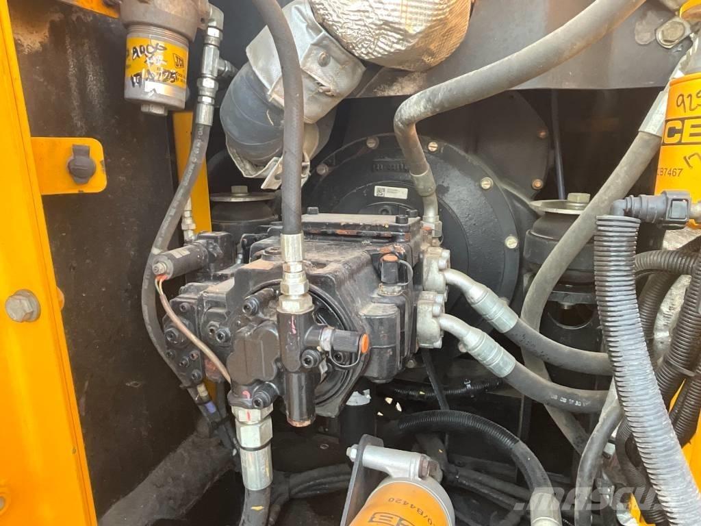JCB JS 130 LC 4F 大型油圧ショベル12t以上（パワーショベル・ユンボ）
