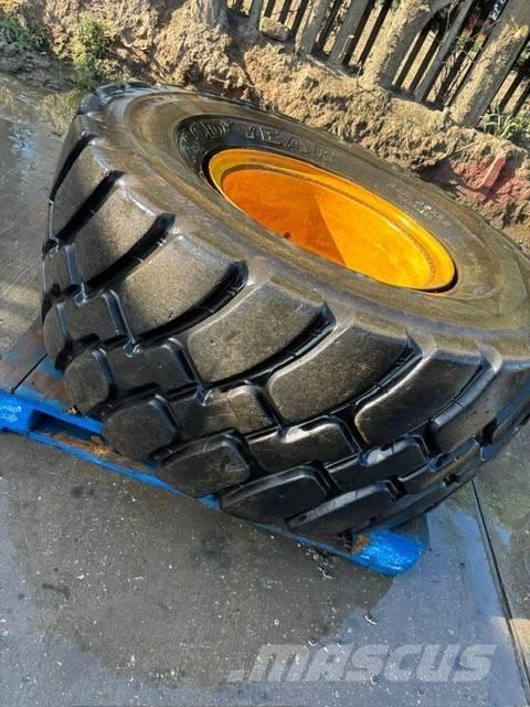 Goodyear Industrial タイヤ、ホイル、リム