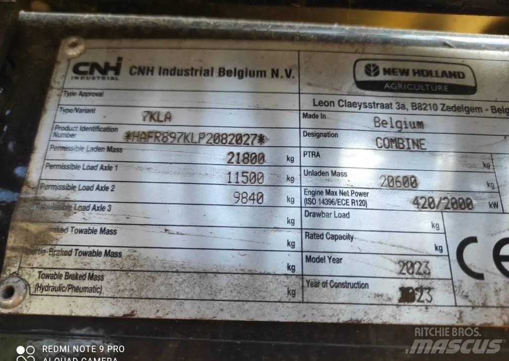 New Holland CR 8.90 コンバイン