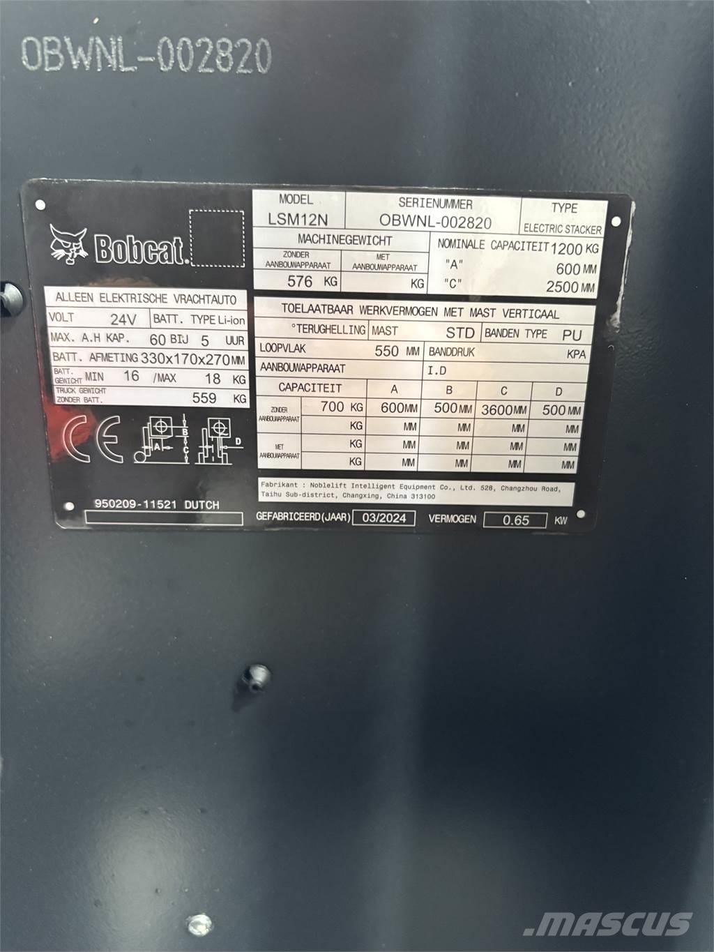 Bobcat LSM12N 自走式スタッカー