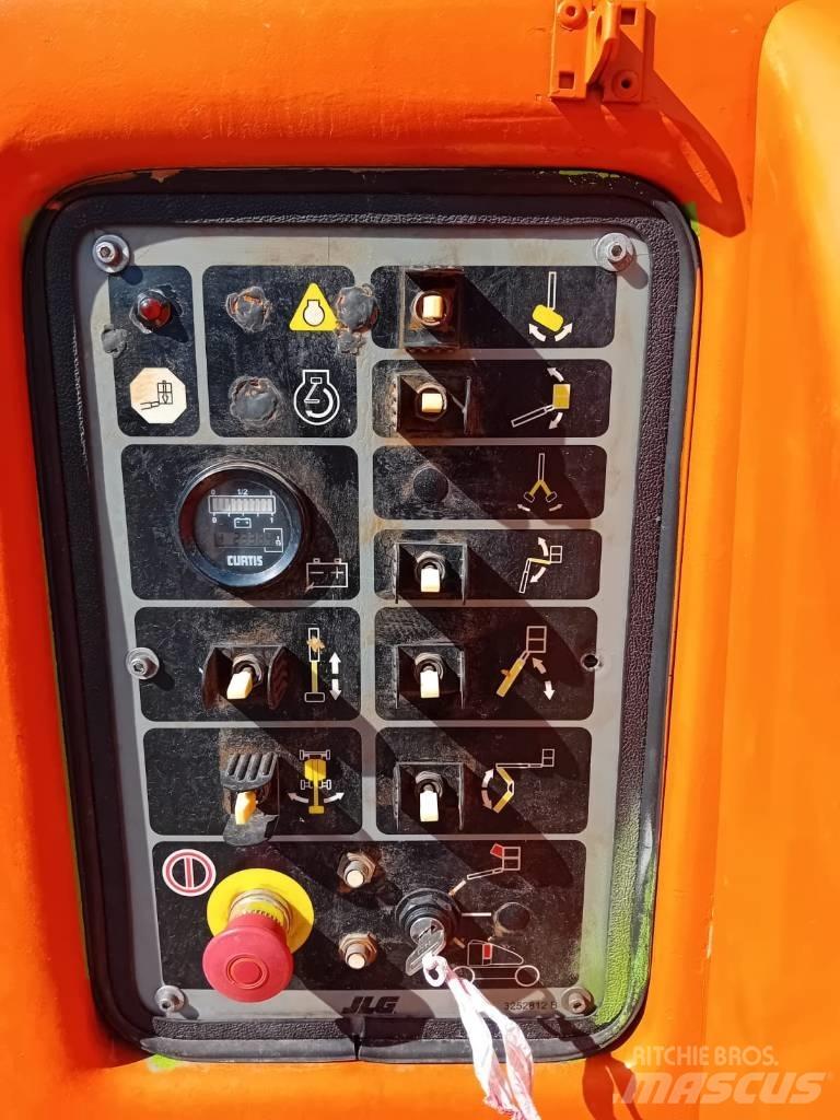 JLG E 450 AJ ブームリフト　屈伸型