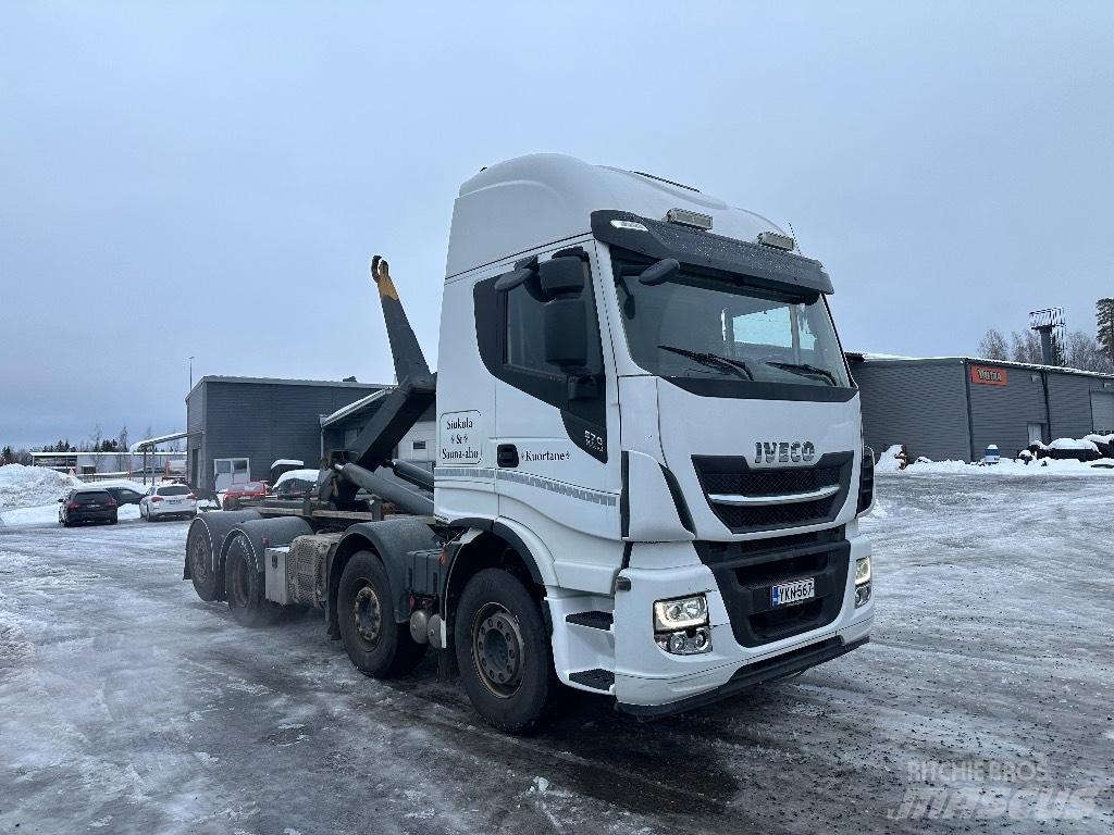 Iveco X-Way 560 8x2 アームロール