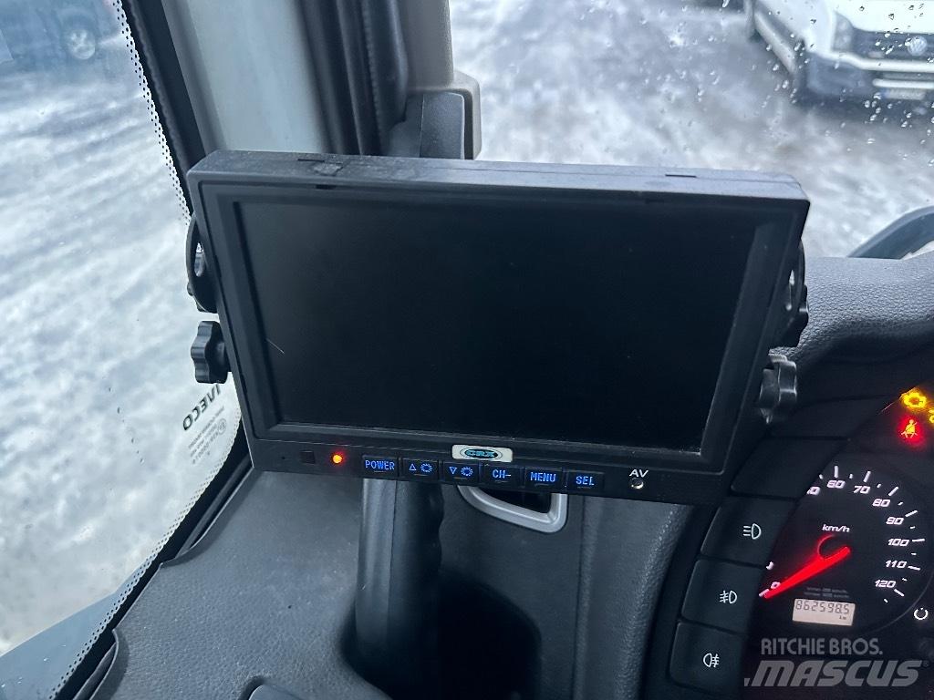Iveco X-Way 560 8x2 アームロール
