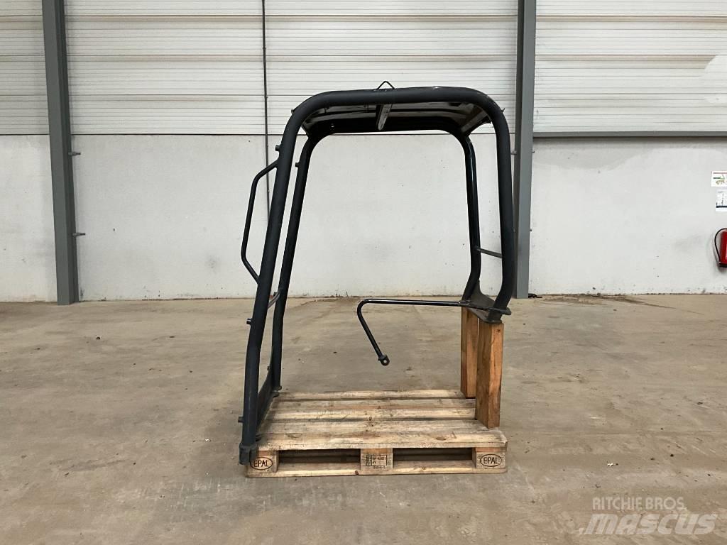 Kubota U 27-4 キャビン及び内装