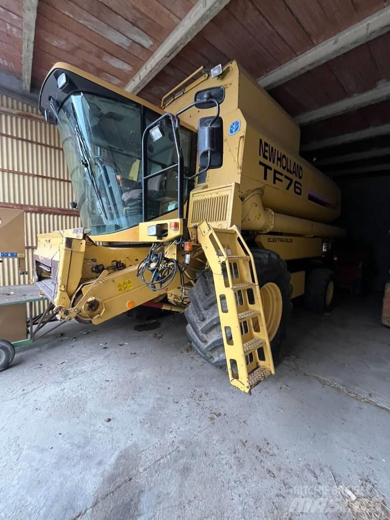 New Holland TF 76 コンバイン