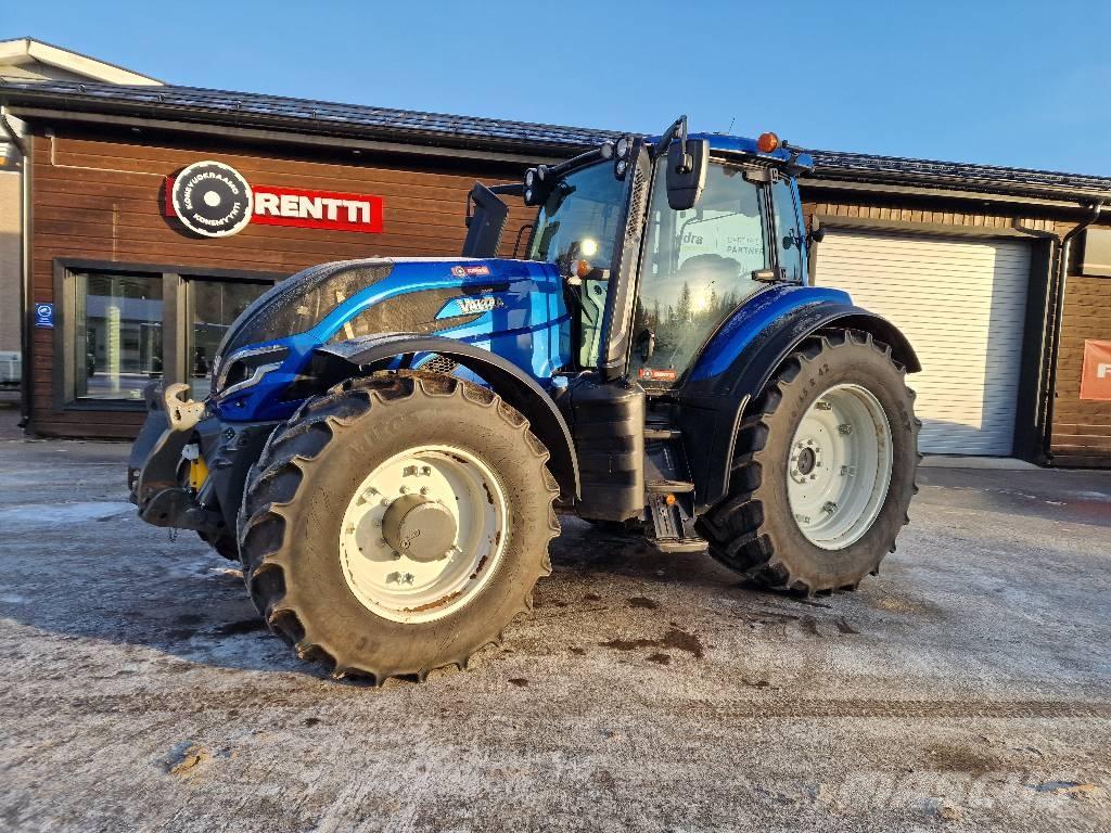 Valtra T 215 V トラクター