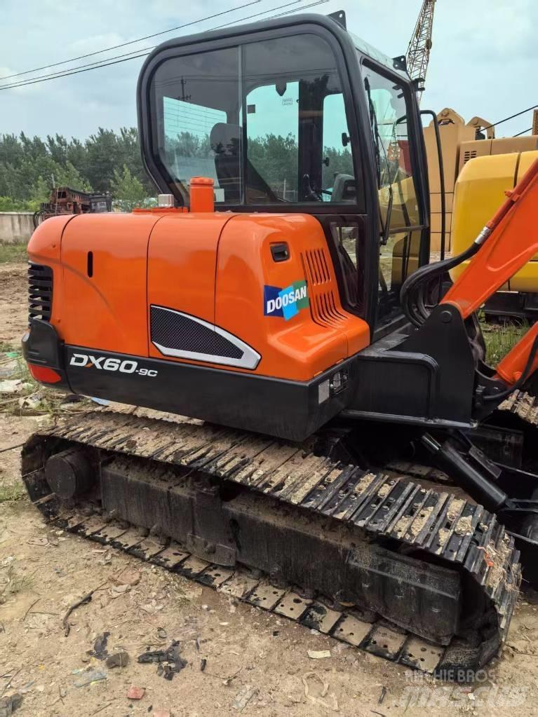 Doosan DX 60 大型油圧ショベル12t以上（パワーショベル・ユンボ）
