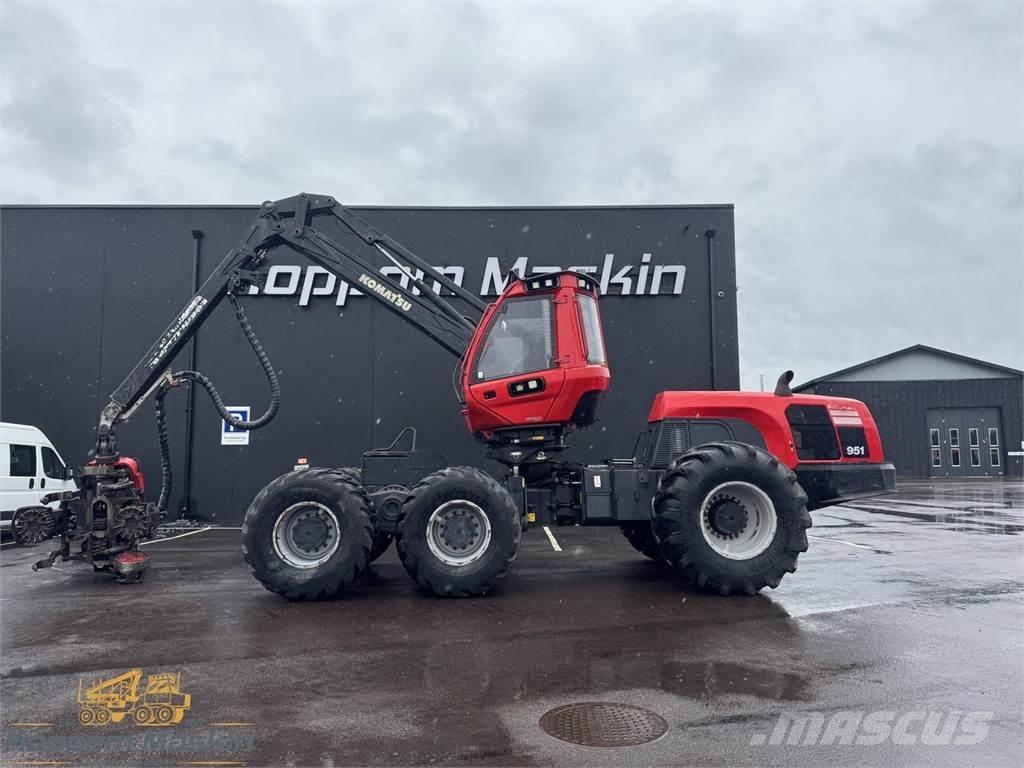 Komatsu 951 ハーベスター
