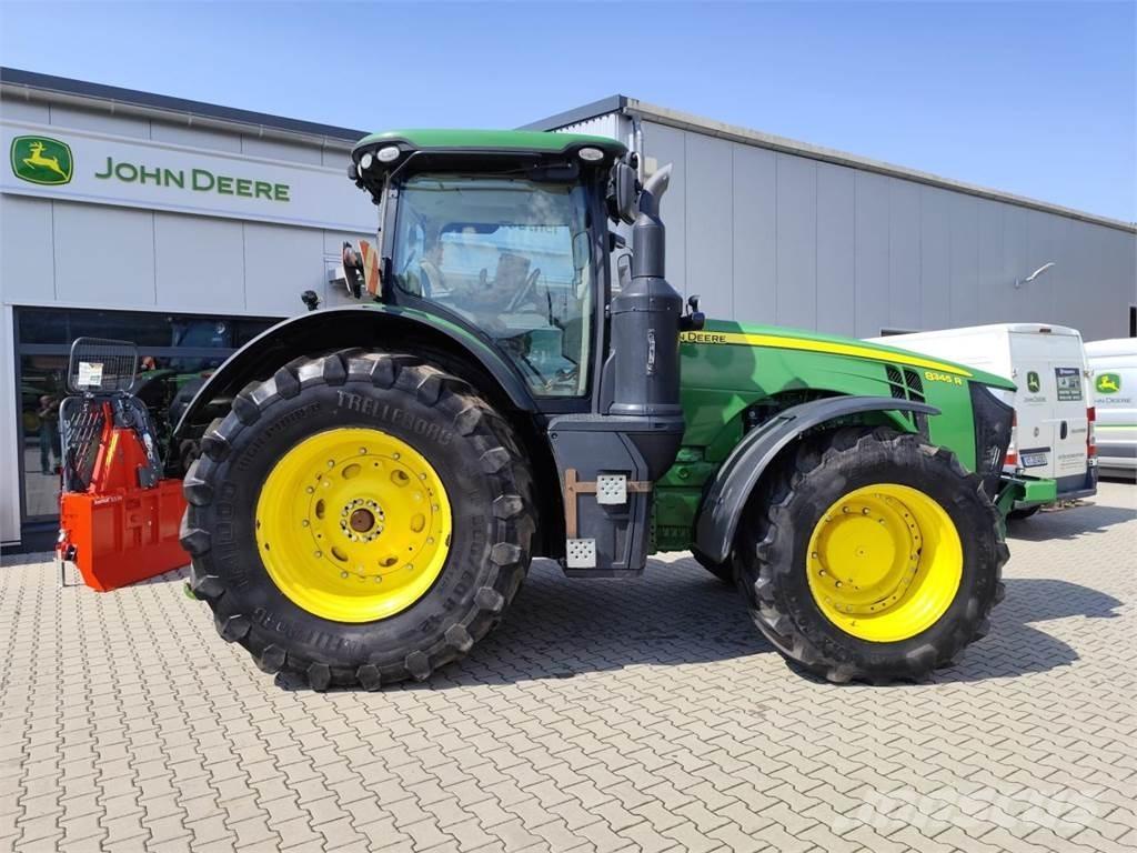 John Deere 8345R トラクター