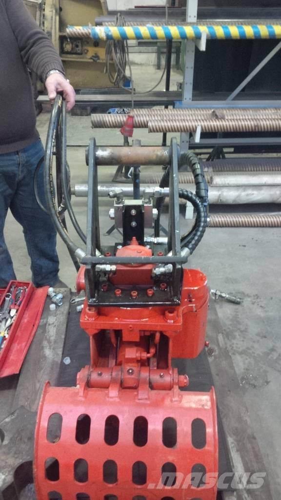 Husqvarna DXR 140 解体油圧ショベル