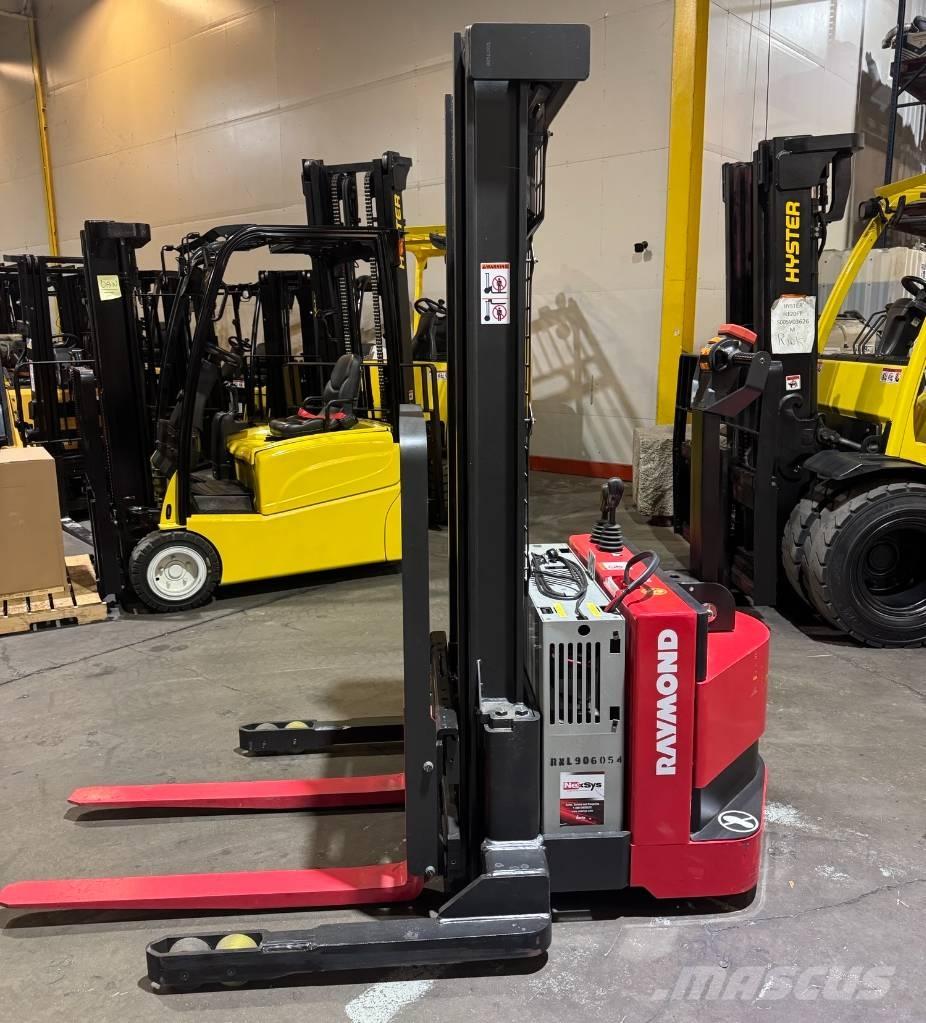 Raymond RSS40 自走式スタッカー