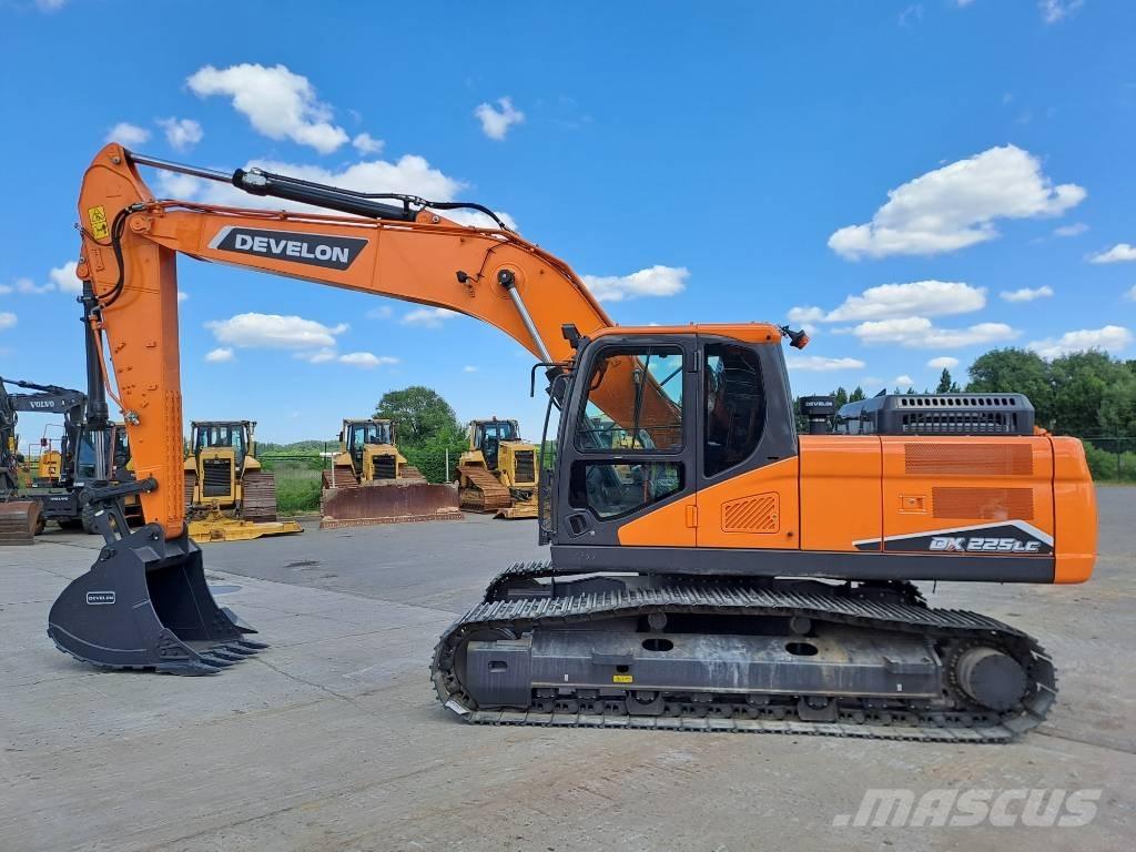 Develon DX225LC-7M 大型油圧ショベル12t以上（パワーショベル・ユンボ）