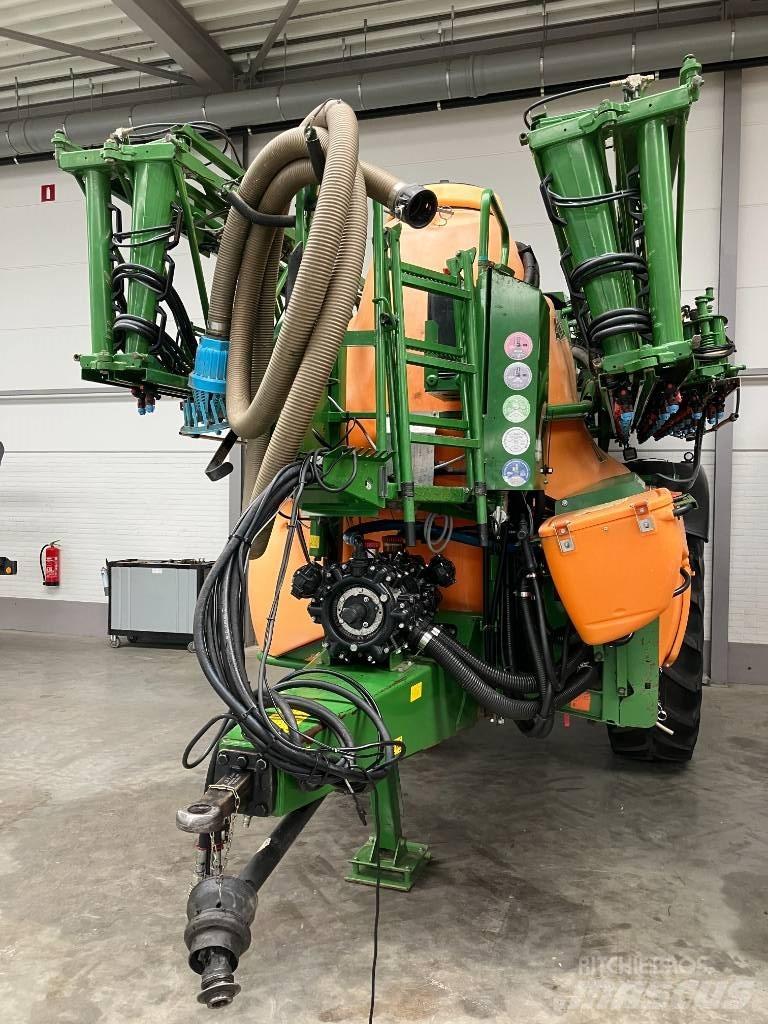 Amazone UX 5200 牽引型スプレイヤー