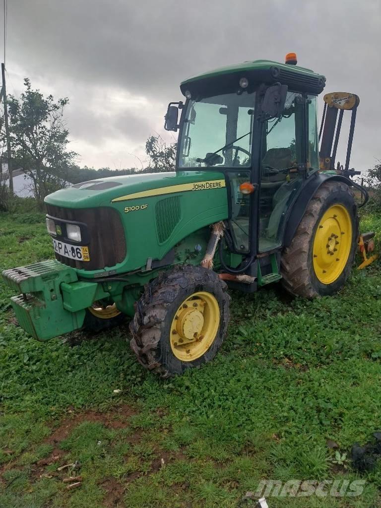 John Deere 5075 E トラクター