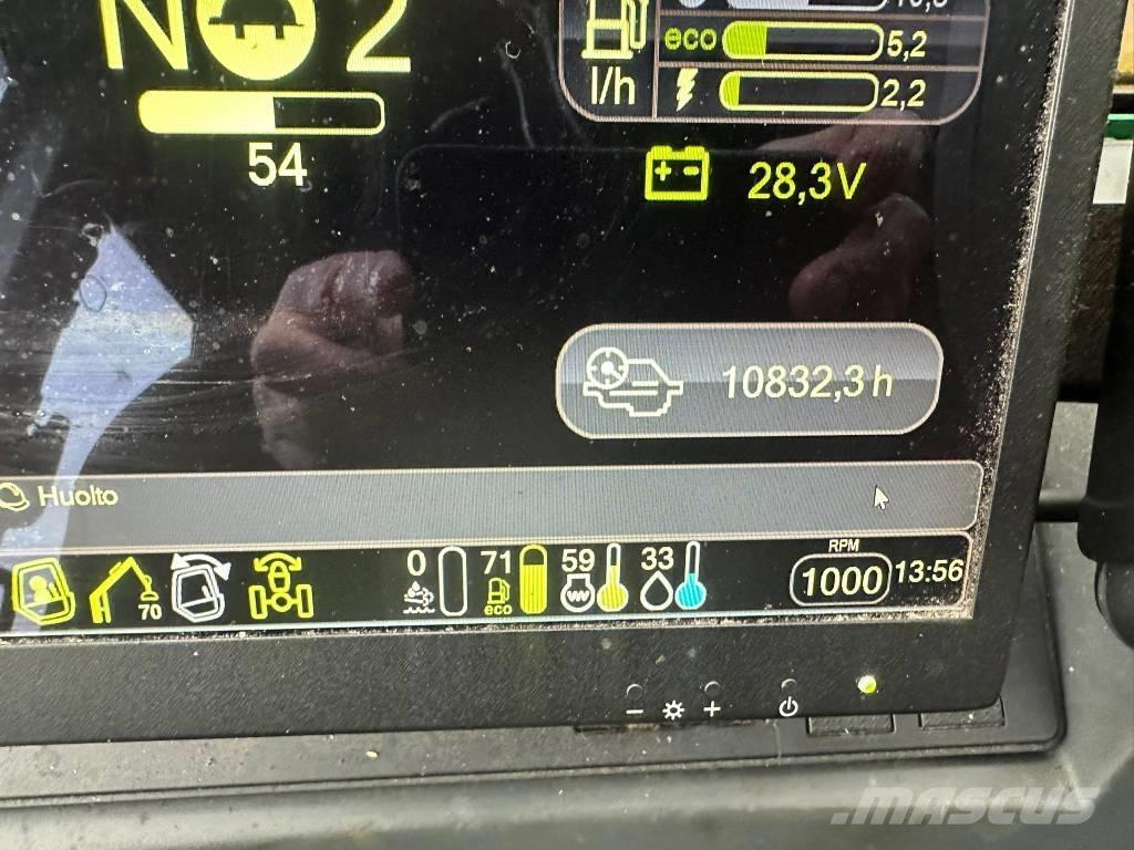 Komatsu 845 フォワーダー