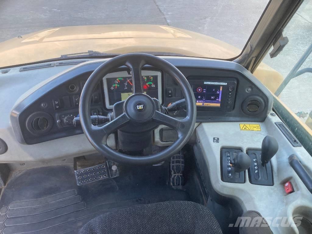 CAT 730 C アーティキュレート式ダンプトラック