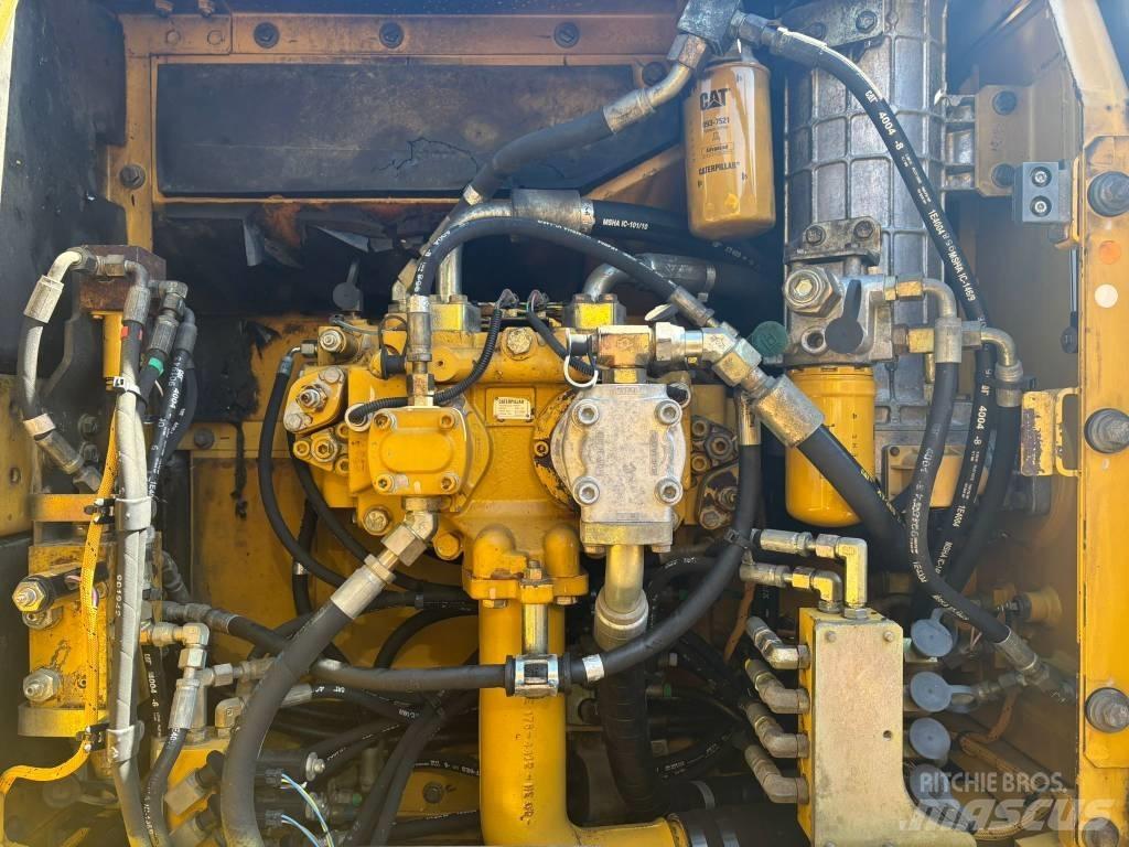 CAT 323 D L 大型油圧ショベル12t以上（パワーショベル・ユンボ）