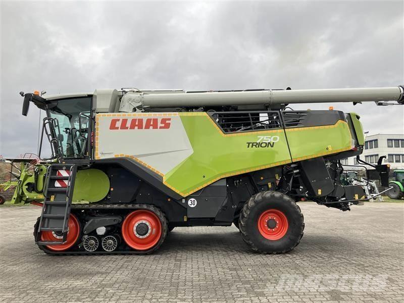 CLAAS TRION 750 TT コンバイン