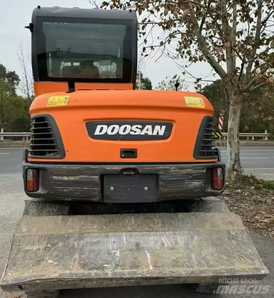 Doosan DX 60 ホイール式油圧ショベル（パワーショベル・ユンボ・バックホー）