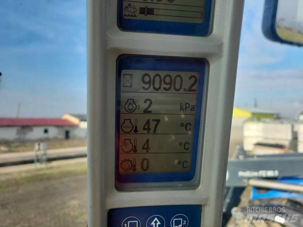 New Holland T 8.360 トラクター
