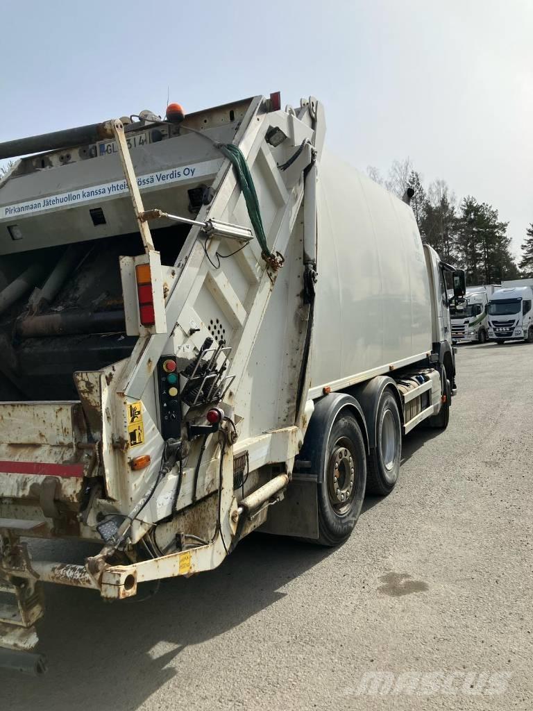 Volvo FM 330 塵芥車、パッカー車