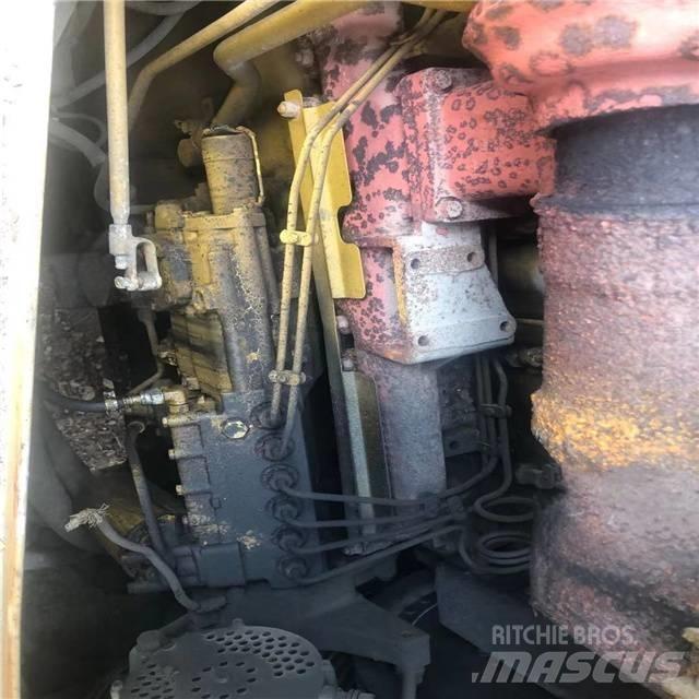 CAT D 7 R ブルドーザー