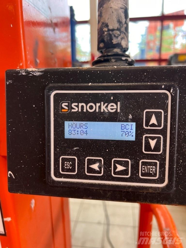 Snorkel TM 12 垂直昇降型リフト