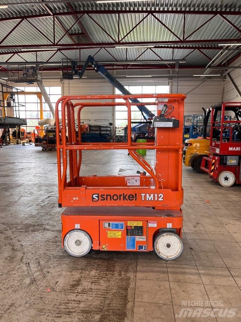 Snorkel TM 12 垂直昇降型リフト