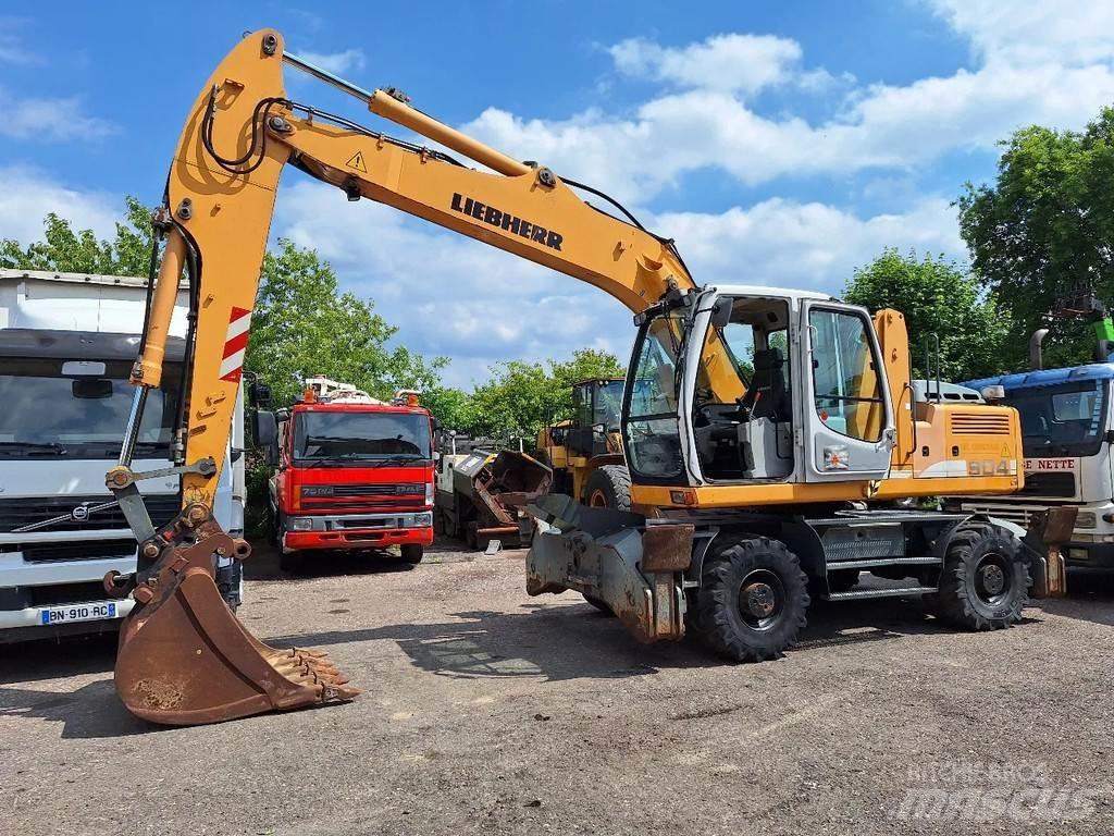 Liebherr A904C ホイール式油圧ショベル（パワーショベル・ユンボ・バックホー）